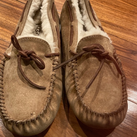 UGG Dakota 5612 Womens Chestnut Suede Sheepskin Slip-On Moccasin Slippers Sz9 - Picture 13 of 14